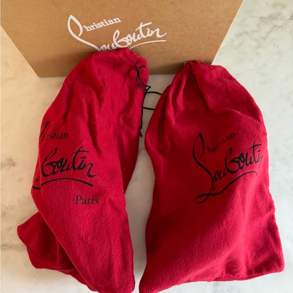 Christian Louboutin - Picture 5 of 5